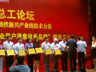 /></p><p>&nbsp;&nbsp;&nbsp;&nbsp;&nbsp;&nbsp;&nbsp; &nbsp;在日前由中國水網主辦的2012年度(第六屆)水業(yè)高級技術論壇——供水技術深度論壇上，《中國40個城市供水服務滿意度指數調查研究報告》(以下簡稱《報告》)正式發(fā)布。</p><p><br/>　　中國水網在全國范圍內篩選出供水服務水平業(yè)內評價較高的40個城市，面向城市公眾開展供水服務滿意度調查活動，調查收到逾萬份調查問卷。此次《報告》借鑒國內外顧客滿意度理論研究成果和測評方法，結合調查結果和中國供水行業(yè)的實際發(fā)展情況編制而成。</p><p><br/><strong>　　行業(yè)該做哪些改進？<br/>　　供水服務行業(yè)較明顯的優(yōu)勢為供水穩(wěn)定性，需要改進的首要指標為供水水質</strong></p><p><br/>　　中國水網副總經理殷曉芳分析說，低質低價已經成為行業(yè)痼疾；原水壓力和飲用水新標準執(zhí)行壓力大，使服務成本壓力迅速升高；社會溝通的不充分和企業(yè)經營的相對封閉，使公眾的誤解加劇；服務績效管理工具的缺失和服務體制的落后，導致行業(yè)品牌整體失落。</p><p><br/>　　據了解，調查報告中的供水滿意度評價指標體系以供水用戶滿意度指數為核心。通過對評測指標的分析，殷曉芳對供水行業(yè)的優(yōu)勢和弱項進行闡述:供水服務行業(yè)較為明顯的優(yōu)勢領域為供水穩(wěn)定性。根據調查結果及分析，用戶認為供水穩(wěn)定性的重要程度較高，且對水壓穩(wěn)定性、供水連續(xù)性、計劃停水和管道搶修及時性方面的滿意度評價較高。80％被調查者對供水穩(wěn)定性滿意，供水企業(yè)應繼續(xù)保持這一優(yōu)勢。</p><p><br/>　　供水服務行業(yè)具有競爭優(yōu)勢的是供水水價。此次調查結果表明，被調查者普遍認為水價這一評測指標較為重要，并且認為目前的收費價格和階梯水價的收費方式均較為合理。在調查中，多數被調查者表示，在供水企業(yè)能夠提供優(yōu)質服務的前提下，不會排斥上調水價和實施階梯收費。</p><p><br/>　　“雖然2011年年底以來，全國范圍內多個城市上調了水價或實施階梯水價，引起公眾廣泛關注及爭議，但隨著對供水行業(yè)理性認識的提升，公眾對水資源是商品的意識越來越強，對供水服務成本也開始有所了解，因此漲價、改變收費方式并沒有對供水水價的滿意度造成太大影響?！币髸苑颊f。</p><p><br/>　　供水服務行業(yè)需要改進的首要指標是供水水質。此次調查結果顯示，在供水服務用戶滿意度評價體系的7個二級評測指標中，水質是影響用戶滿意度的較重要因素，同時也是拉低用戶滿意度的首要因素。據了解，此次調查采用的象限法分析，表明供水水質是其中位于重點改進區(qū)的二級指標，由此可見，提高供水行業(yè)服務水平的首要有效途徑就是提高供水水質。</p><p><br/>　　殷曉芳表示，提高供水水質要求是環(huán)球趨勢，也是經濟發(fā)展后人民生活水平提高的必然結果。如何合理控制成本、整合資源、提高效率，成為供水企業(yè)面臨的挑戰(zhàn)，但另一方面，水質標準的提高有利于供水市場良性發(fā)展，供水企業(yè)的升級改造以及對新建項目要求的提高也將為供水市場注入增長動力。</p><p><br/>　　供水服務行業(yè)的弱項為客戶溝通、企業(yè)整體形象。根據調查結果，供水企業(yè)與用戶的溝通行為在總體上被認為是有欠缺的，尤其是在公眾宣傳和反饋渠道的充足性方面。很多被調查者都反映供水企業(yè)不夠公開和透明，這與客戶溝通不足也有很大關系，這些都對供水企業(yè)的形象有所損害。</p><p><br/>　　殷曉芳指出，供水企業(yè)應經常性地組織宣傳用水常識、企業(yè)社會活動，提高企業(yè)新增積極措施的知名度，提升反饋渠道使用率，進一步推廣咨詢熱線和客服中心，提高企業(yè)透明度，改善企業(yè)形象，從而提高供水服務用戶滿意度。</p><p><br/><strong>　　哪些城市滿意度較高？<br/>　　40城市供水服務滿意度指數廣州、南昌、上海位列前三</strong></p><p><br/>　　據介紹，按照指標評價體系和滿意度指數的合成方法，分別計算得到全國40個城市的供水總體服務滿意度指數。計算結果顯示，廣州以77.99分位居首先，南昌、上海分列第二、三位，排在第四到第十位的依次是濟南、無錫、北京、江陰、常熟、杭州、珠海。</p><p><br/>　　據了解，在供水、電力、電信、燃氣四大公共服務行業(yè)中，供水服務滿意度指數僅略低于電力行業(yè)，排在第二位。</p><p><br/>　　殷曉芳總結，<a href=http://dgyingyuan.com>供水服務</a>的可持續(xù)發(fā)展是一項長期、系統(tǒng)的工作，建立一套優(yōu)質優(yōu)價的服務體系還會面對很多困難，但只要供水企業(yè)愿意擔當，愿意在建立優(yōu)質優(yōu)價供水服務體系的道路上先行先試，就能不斷提升綜合服務水平，樹立服務標桿，促進行業(yè)績效體系的建立。</p><p style=text-align:center;><br/><strong>表1&nbsp;&nbsp; 全國40個城市供水總體服務滿意度指數(加權計算)</strong></p><p style=text-align:center;><strong><img style=BORDER-RIGHT-WIDTH: 0px; BORDER-TOP-WIDTH: 0px; BORDER-BOTTOM-WIDTH: 0px; BORDER-LEFT-WIDTH: 0px alt=